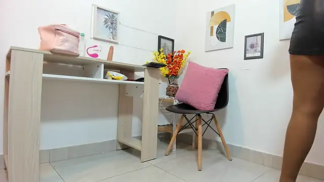 Snapshot of GenesisTT chatting on October 2025 04:09:01 AM GenesisTT online show from October 2025 04:09:01 AM