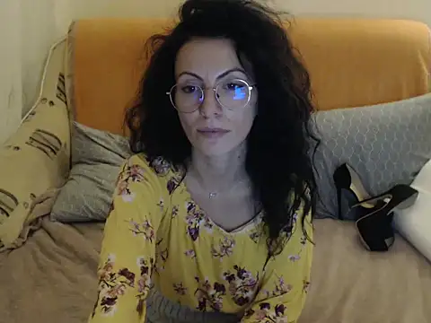 Emmatoo online show from October 2025 08:32:01 PM