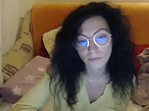 Emmatoo online show from November 2025 08:35:02 PM