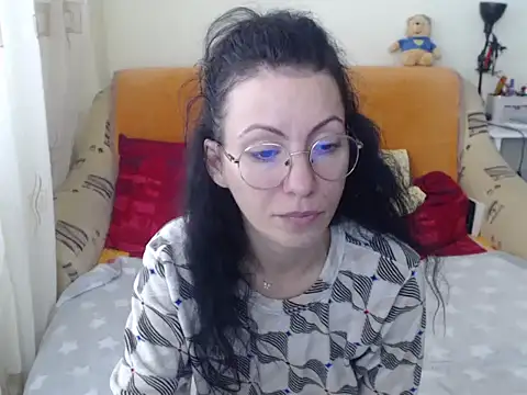 Emmatoo online show from November 2025 10:36:01 AM