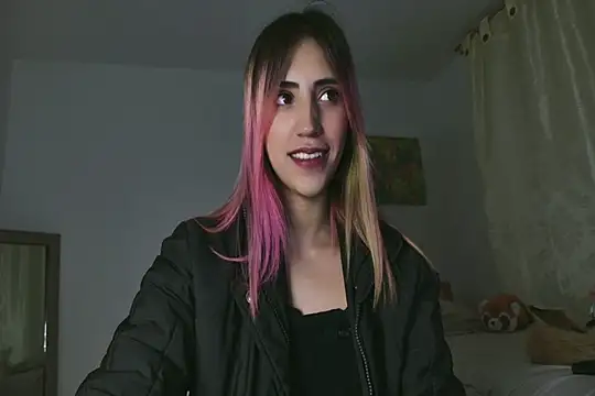 linnie  online show from March 2025 10:45:02 AM