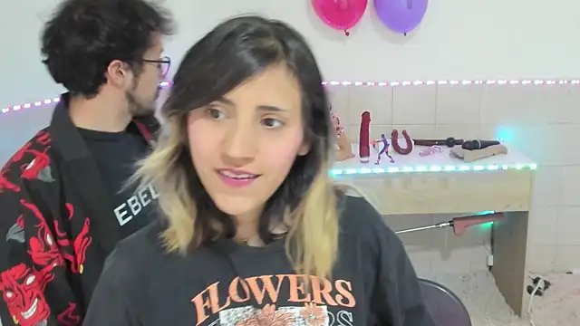 linnie  online show from September 2025 10:44:02 PM