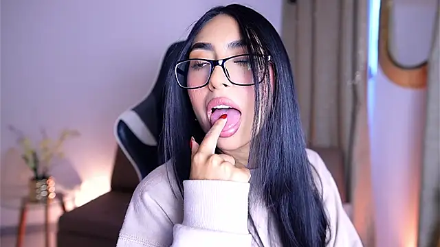 Sara albrecht online show from December 2024 08:07:02 PM