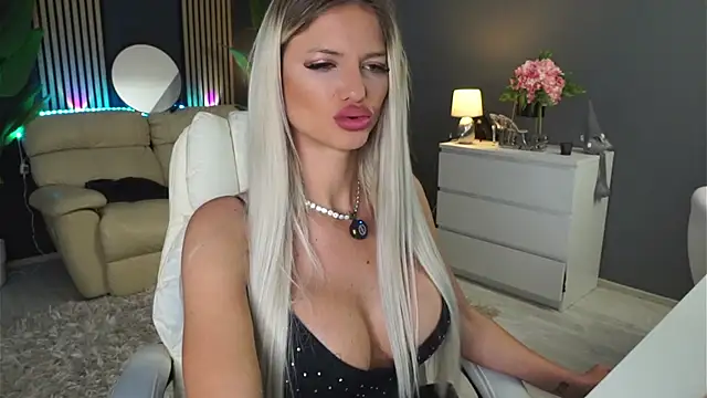 Snapshot of SweetBlondy35 chatting on May 2026 07:26:01 AM SweetBlondy35 online show from May 2026 07:26:01 AM