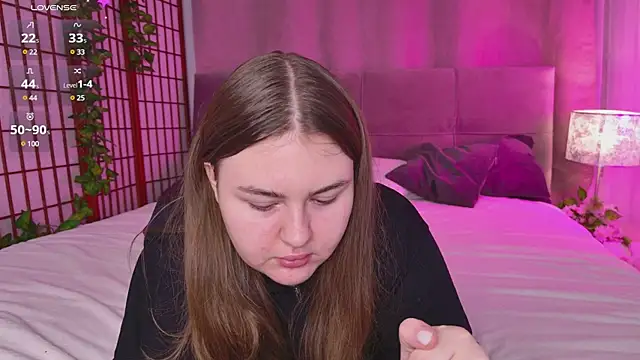 Mia  Peach online show from February 2025 09:00:01 PM