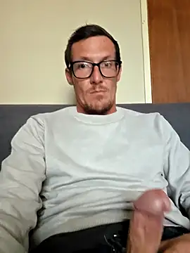 Snapshot of TheSouthernKing chatting on April 2026 10:43:01 AM TheSouthernKing online show from April 2026 10:43:01 AM