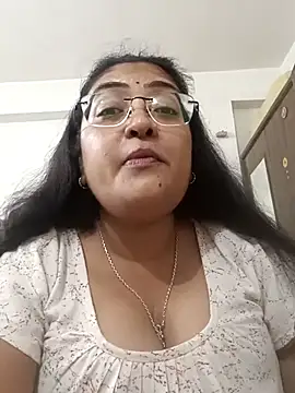 LAVERNIYA  online show from November 2025 12:22:02 PM