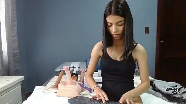 LiaOrtiz69 online show from December 2024 07:32:02 PM