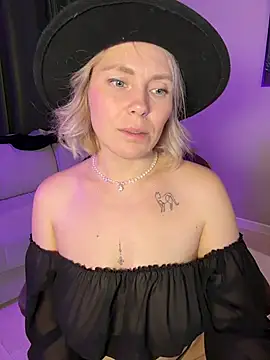 Charming Daphny online show from March 2026 06:58:01 PM