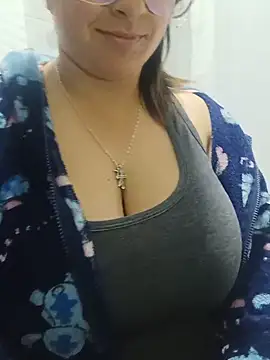  Angelinaandrade  online show from June 2026 01:09:01 AM