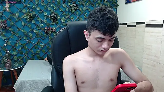 Waturox online show from September 2025 07:47:01 PM