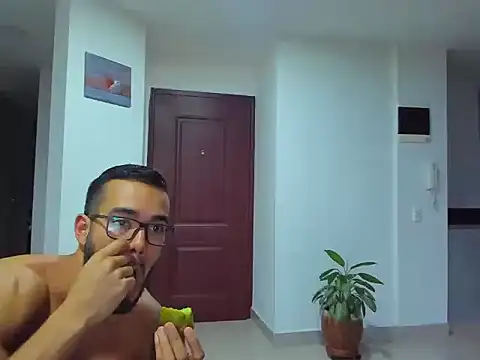 Alexander Martines online show from September 2025 10:43:01 PM