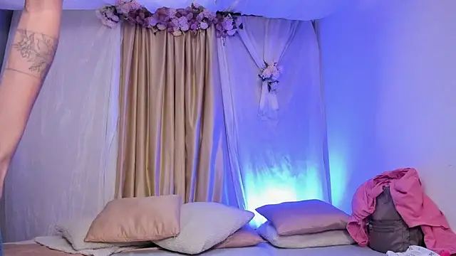 salomee star  online show from October 2025 07:58:01 PM