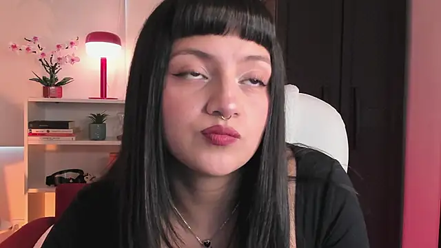 nahiapaws online show from March 2026 09:11:01 PM