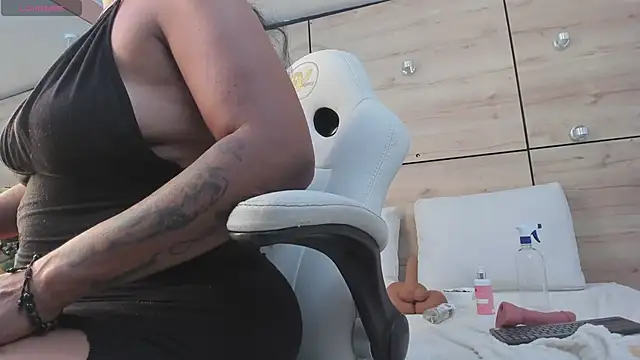 martina touss online show from February 2025 02:08:02 AM