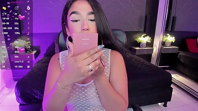 Snapshot of SaraaMills chatting on July 2026 03:37:01 AM SaraaMills online show from July 2026 03:37:01 AM