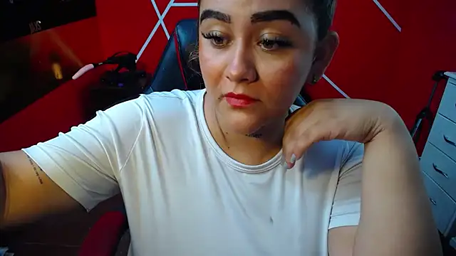 Snapshot of loly_bigbooty4u chatting on November 2025 06:13:01 AM loly bigbooty4u online show from November 2025 06:13:01 AM