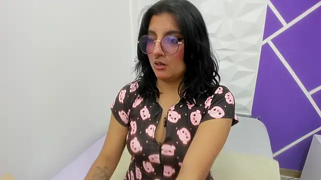 Alliccee online show from January 2025 06:45:02 PM