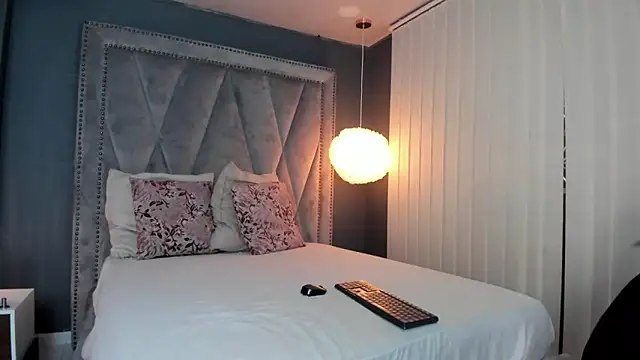 Hotsamantamature online show from January 2025 07:42:02 PM