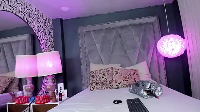 Hotsamantamature online show from March 2025 07:43:02 PM