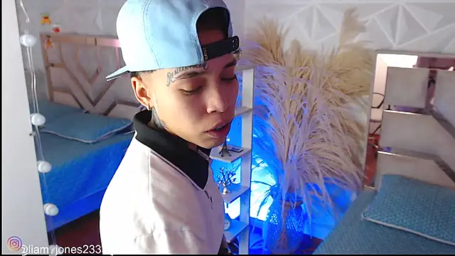 Jonesliam23 online show from November 2025 07:24:02 PM