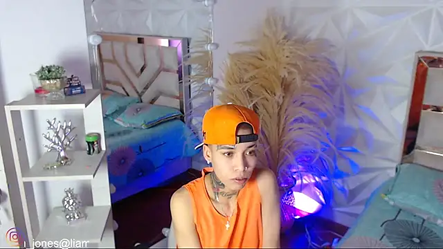 Jonesliam23 online show from February 2026 07:22:01 PM