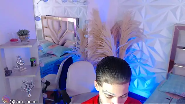 Jonesliam23 online show from March 2026 07:10:02 PM