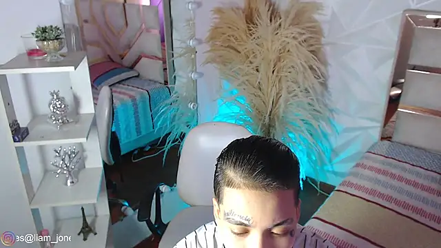 Jonesliam23 online show from March 2026 07:19:01 PM