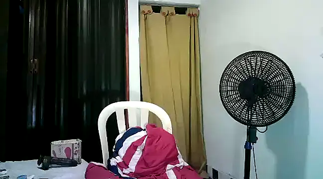 Snapshot of kimmiemm chatting on January 2025 12:57:01 AM kimmiemm online show from January 2025 12:57:01 AM