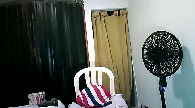 Snapshot of kimmiemm chatting on February 2025 03:12:02 AM kimmiemm online show from February 2025 03:12:02 AM