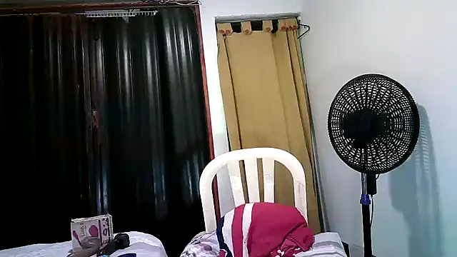 Snapshot of kimmiemm chatting on February 2025 03:14:02 AM kimmiemm online show from February 2025 03:14:02 AM