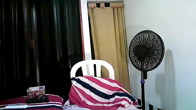 Snapshot of kimmiemm chatting on March 2025 10:11:01 PM kimmiemm online show from March 2025 10:11:01 PM