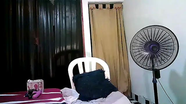 Snapshot of kimmiemm chatting on October 2025 12:17:02 AM kimmiemm online show from October 2025 12:17:02 AM