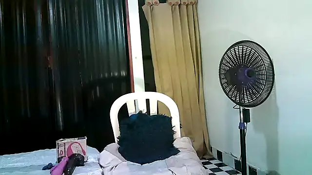 Snapshot of kimmiemm chatting on November 2025 02:24:02 AM kimmiemm online show from November 2025 02:24:02 AM