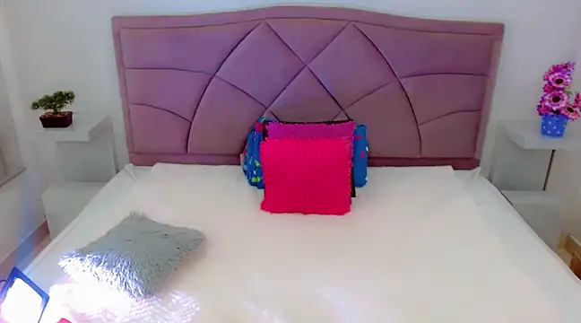 Snapshot of laura_sweett120 chatting on January 2025 05:21:02 AM laura sweett120 online show from January 2025 05:21:02 AM