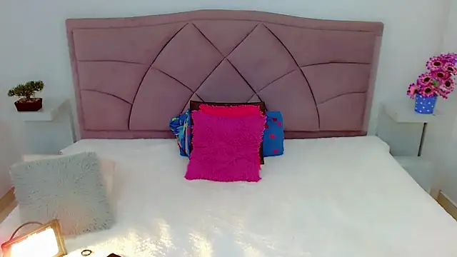 Snapshot of laura_sweett120 chatting on February 2025 04:06:01 AM laura sweett120 online show from February 2025 04:06:01 AM