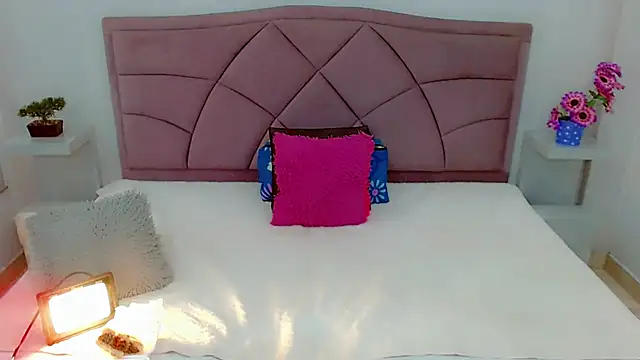 Snapshot of laura_sweett120 chatting on February 2025 04:01:02 AM laura sweett120 online show from February 2025 04:01:02 AM