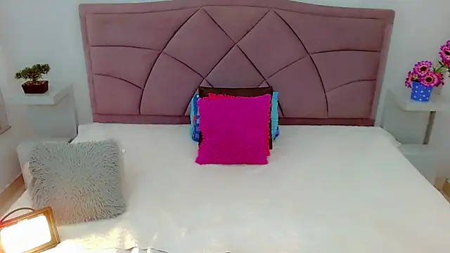 Snapshot of laura_sweett120 chatting on February 2025 03:54:01 AM laura sweett120 online show from February 2025 03:54:01 AM