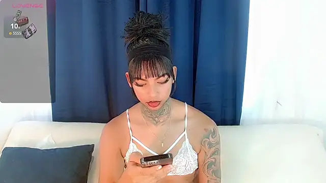 Snapshot of laura_sweett120 chatting on November 2025 01:33:02 PM laura sweett120 online show from November 2025 01:33:02 PM