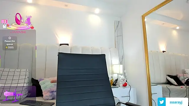 Snapshot of Saraycum chatting on March 2025 08:10:01 PM Saraycum online show from March 2025 08:10:01 PM