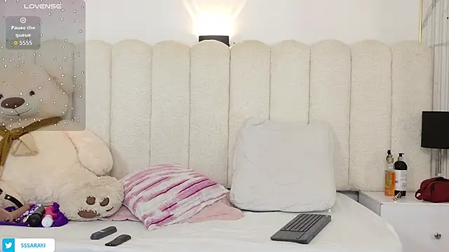 Snapshot of Saraycum chatting on November 2025 07:16:02 PM Saraycum online show from November 2025 07:16:02 PM