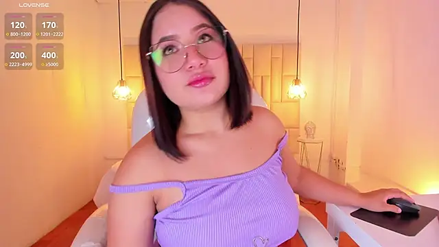 HannaKarson online show from January 2025 11:32:02 AM