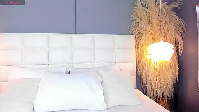 HannaKarson online show from November 2025 11:35:01 AM