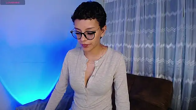 Snapshot of peyton_golden1 chatting on February 2025 04:10:01 AM peyton golden1 online show from February 2025 04:10:01 AM