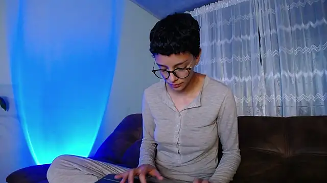 Snapshot of peyton_golden1 chatting on March 2025 07:29:02 AM peyton golden1 online show from March 2025 07:29:02 AM