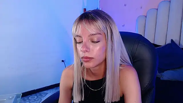 Snapshot of peyton_golden1 chatting on September 2025 03:55:02 AM peyton golden1 online show from September 2025 03:55:02 AM