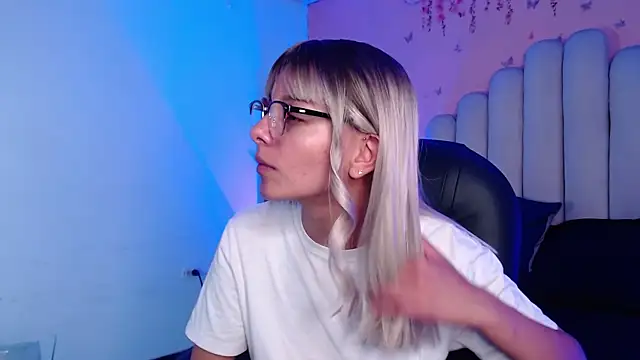 Snapshot of peyton_golden1 chatting on October 2025 03:20:02 AM peyton golden1 online show from October 2025 03:20:02 AM