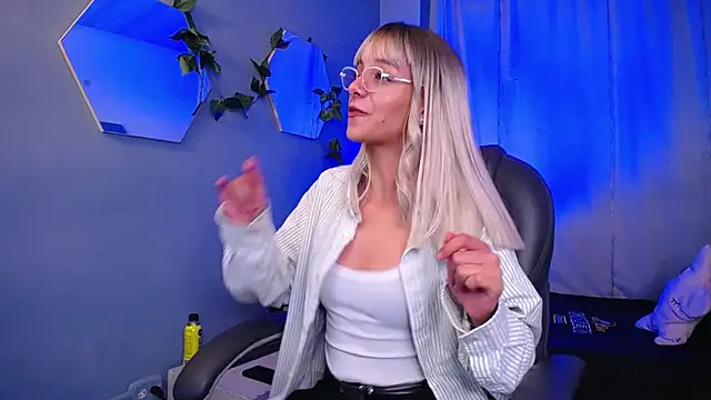 Snapshot of peyton_golden1 chatting on October 2025 03:40:01 AM peyton golden1 online show from October 2025 03:40:01 AM