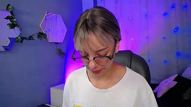 Snapshot of peyton_golden1 chatting on October 2025 03:08:01 AM peyton golden1 online show from October 2025 03:08:01 AM