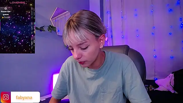 Snapshot of peyton_golden1 chatting on October 2025 03:18:01 AM peyton golden1 online show from October 2025 03:18:01 AM